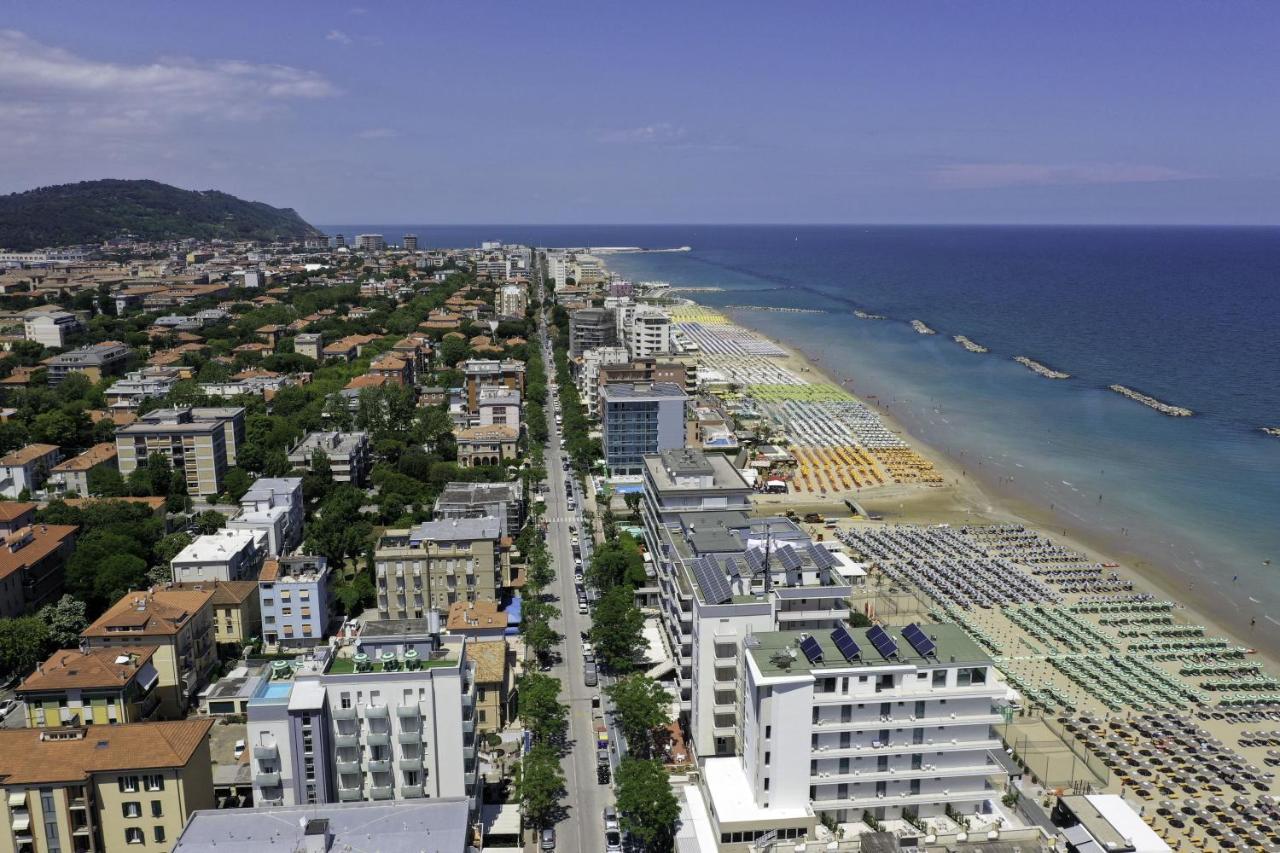 Amadei Hotel Figaro & Apartments Пезаро Экстерьер фото